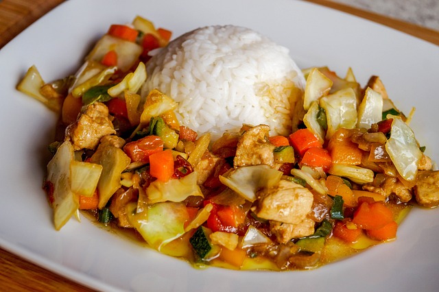 vepřové nudličky s rýží